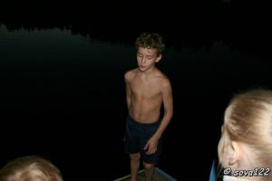 Саша купается ночью на Черном озере (7 августа 2006 г.)