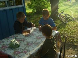 Пашка и Славик играют в карты (19 июля 2006 г.)