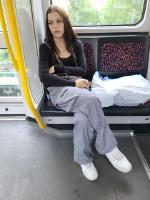 Mädchen in Zügen/Bussen