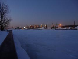 Химкинское водохранилище зимним вечером