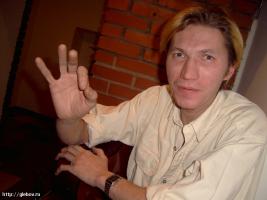 2004-дек-04 Творческий вечер Александра Шестоперова в клубе "Мир приключений"